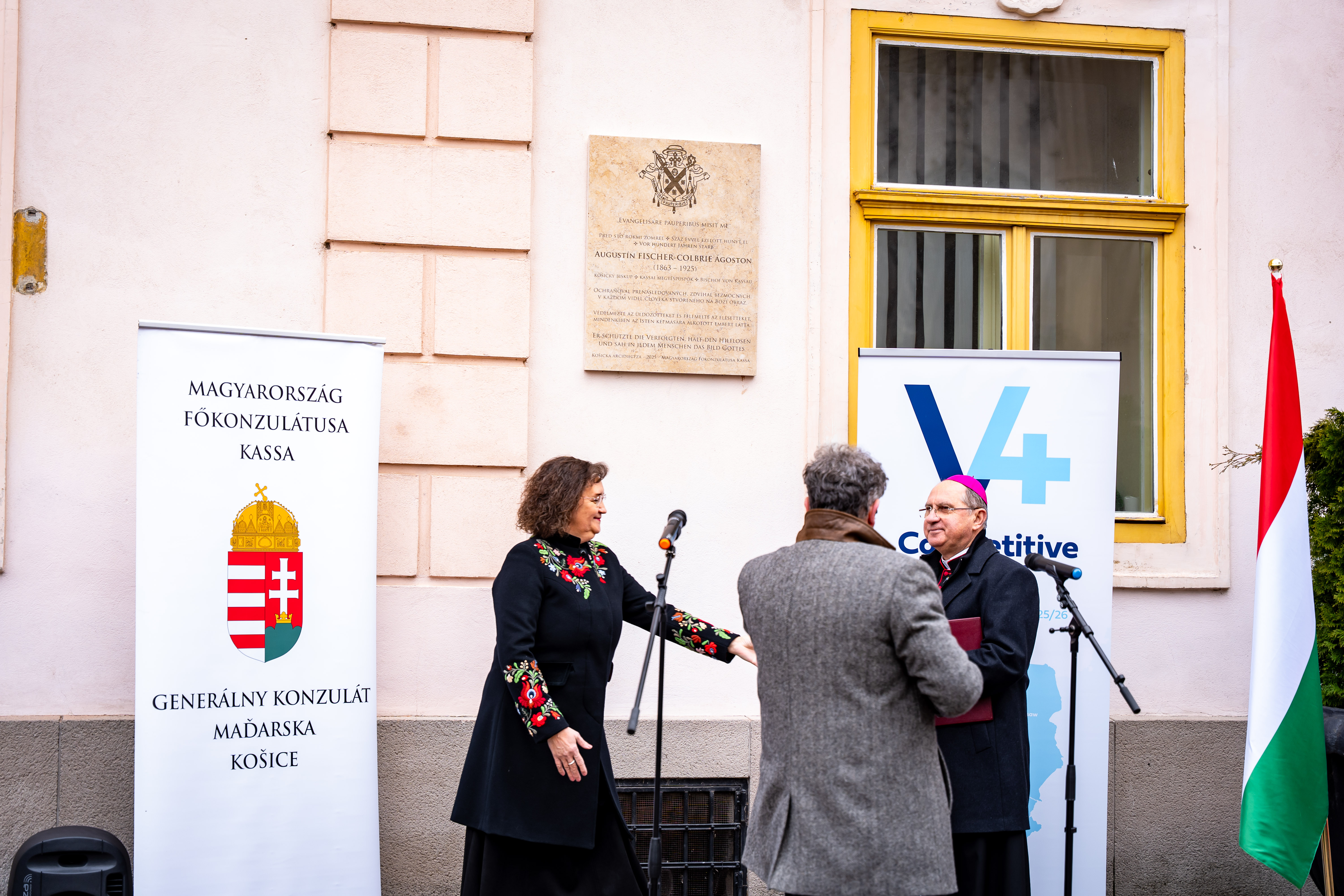 Slavnostne odhalenie pamatnej tabule na pocest kosickeho biskupa Augustina Fischer-Colbrieho-17